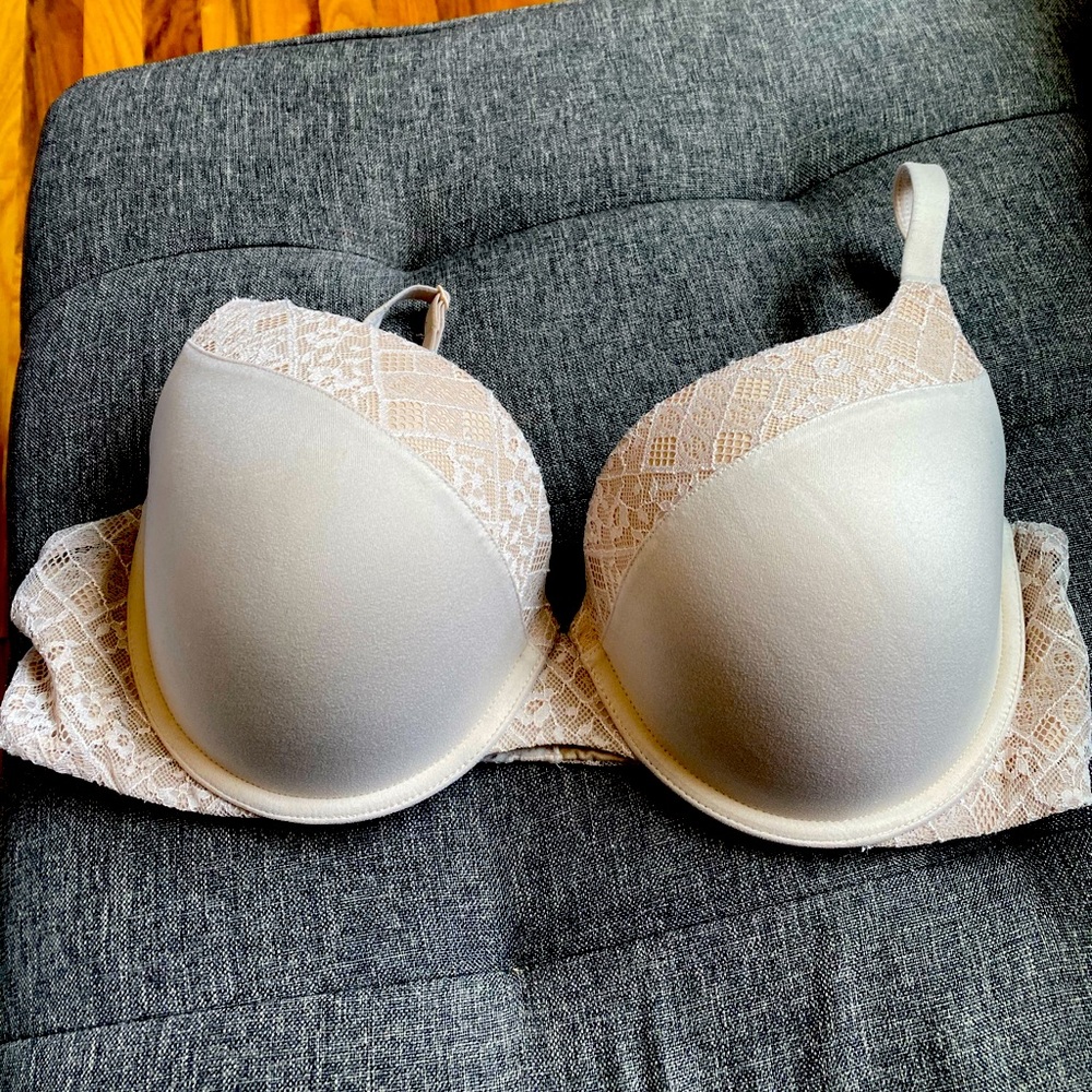 Body by Victoria Secret Cream Bra